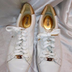 * Michael Kors, White Leather Tennis Sneaker Shoes Women Size 10 NICE CONDITION